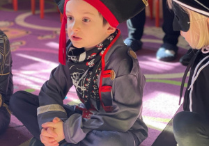 Chłopiec w stroju pirata
