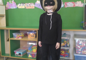 Chłopiec w stroju Zorro